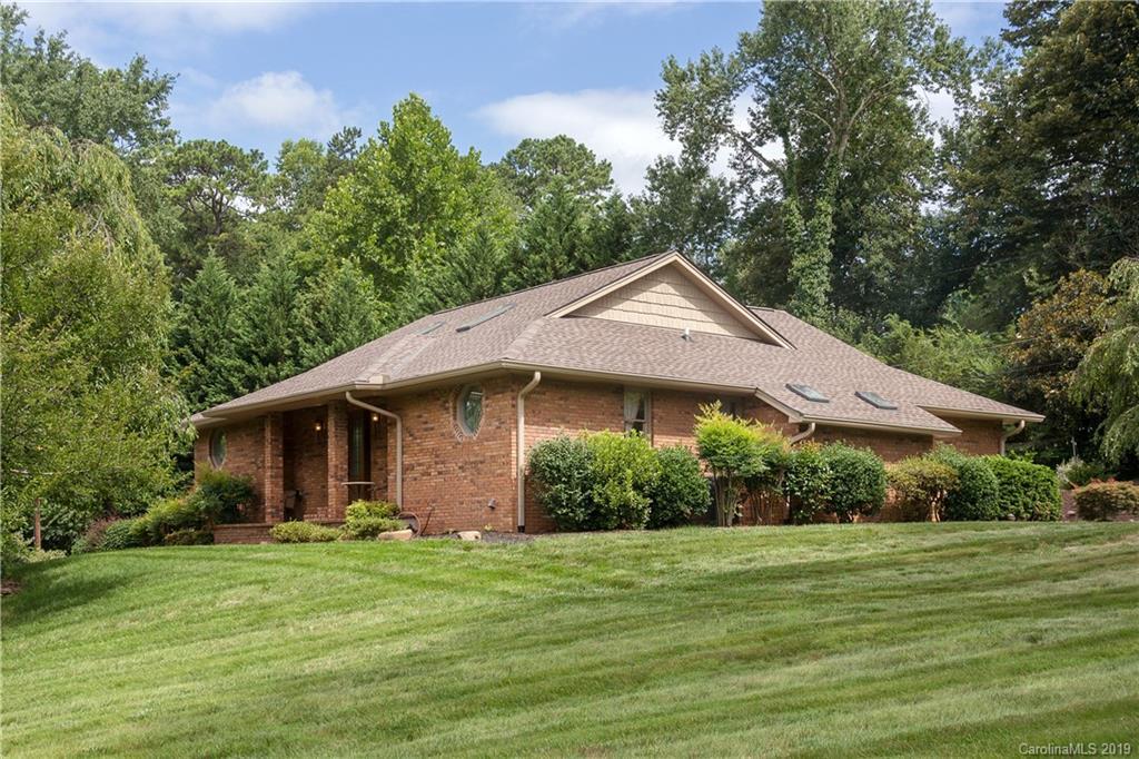 113 Pait Dr., Hendersonville, NC 28791