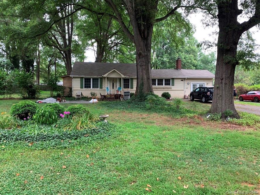 1208 Kiker Cir., Charlotte, NC 28214