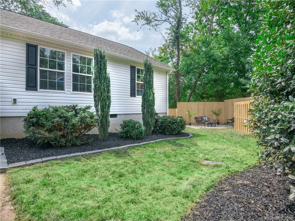 18 Clemson Ct., Asheville, NC 28806