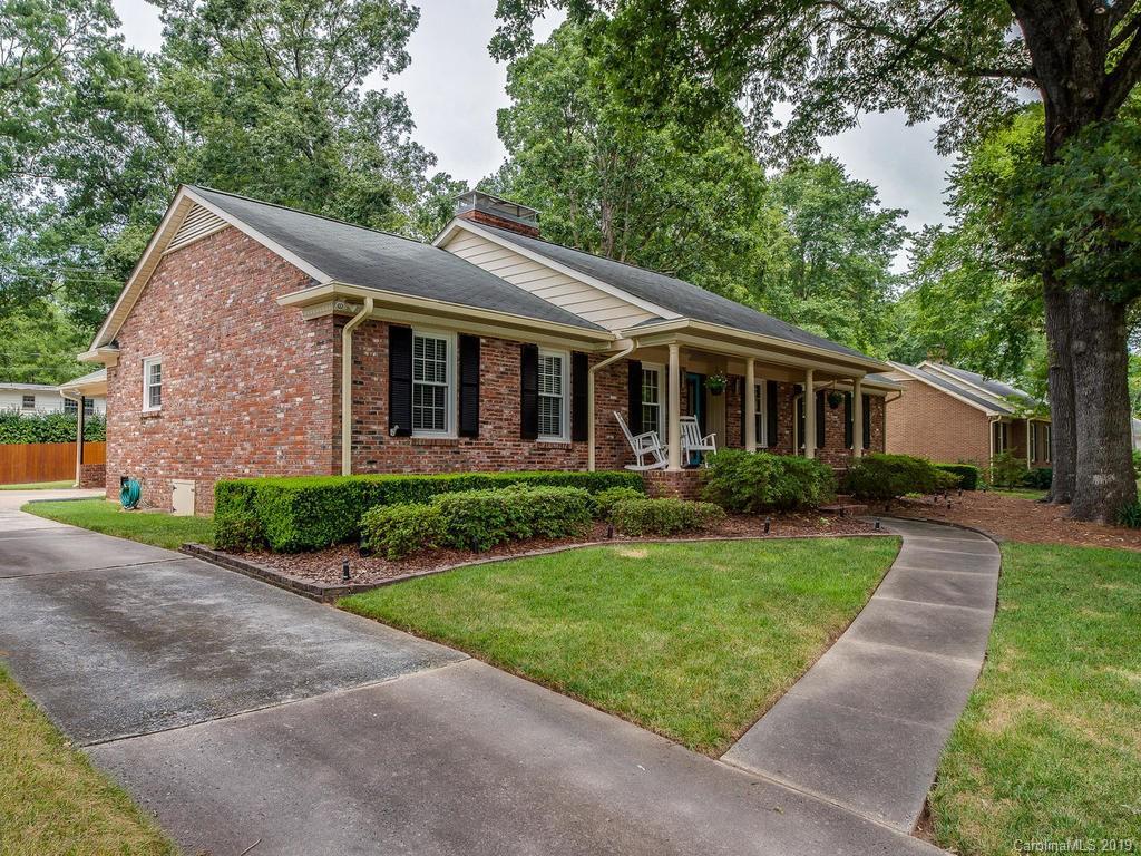 1313 Redcoat Dr., Charlotte, NC 28211