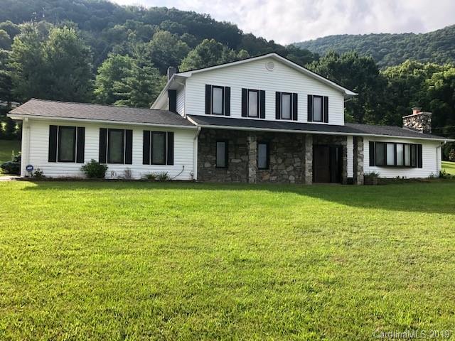 110 Dazzling Brook Ln., Waynesville, NC 28786