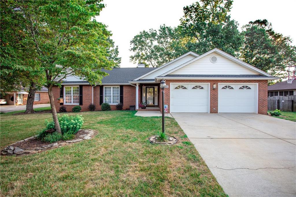 5214 Olde School Rd., Hickory, NC 28602