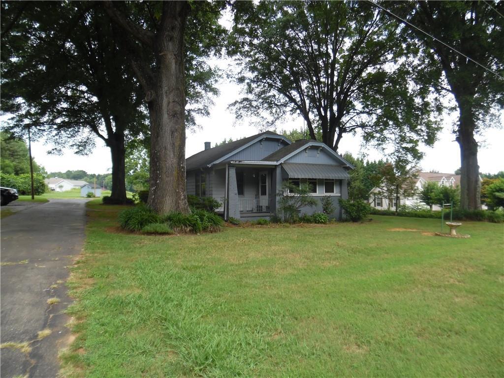2558 Claremont Rd., Newton, NC 28658