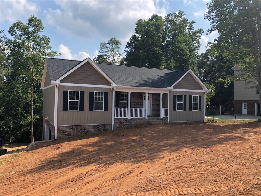 220 Heritage Creek Dr., Hickory, NC 28601