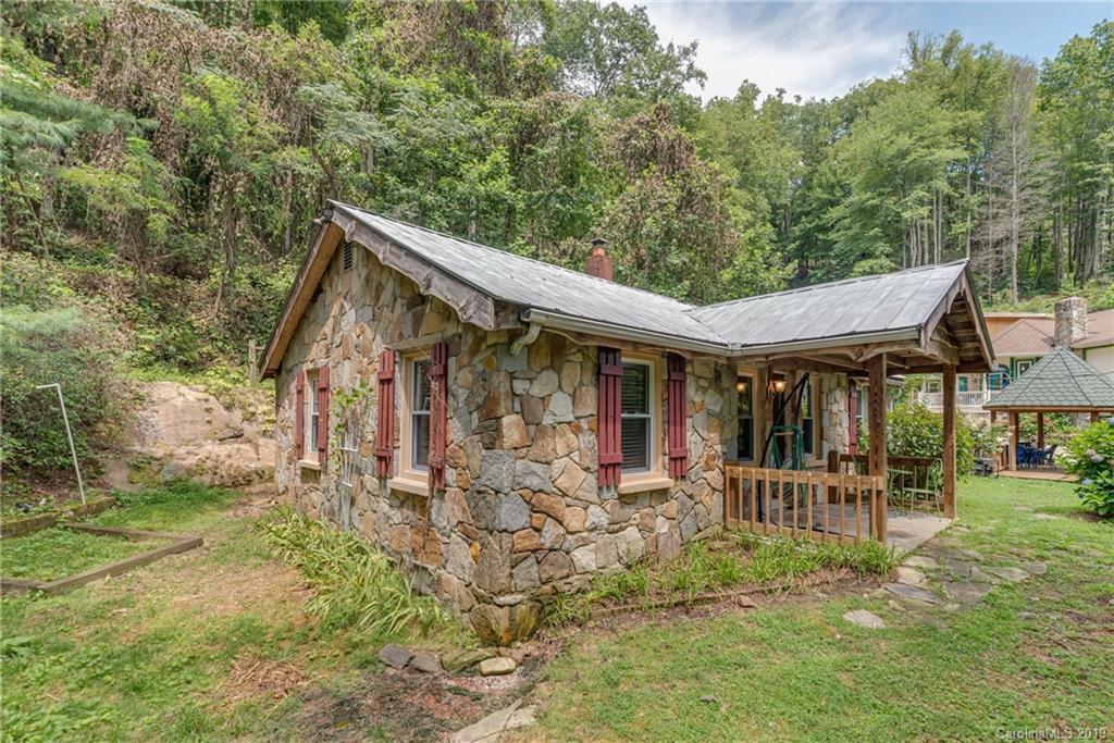 1013 Middle Fork Rd., Hendersonville, NC 28792