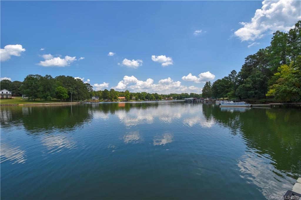 3706 Dockside Ln., Sherrills Ford, NC 28673