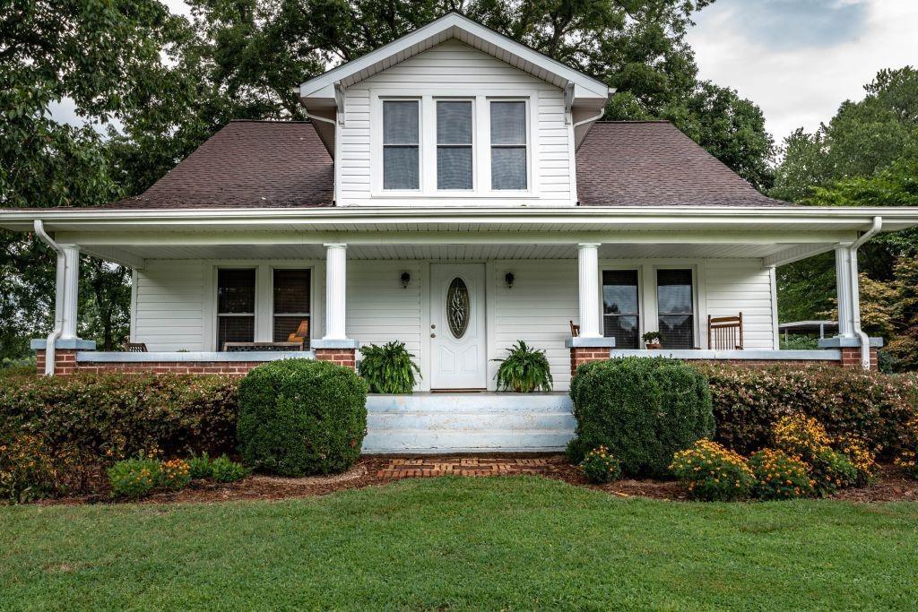 2444 Pinoak Dr., Hickory, NC 28602