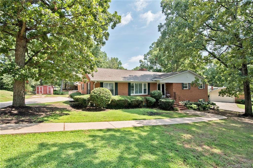 1712 Oakridge Dr., Charlotte, NC 28216