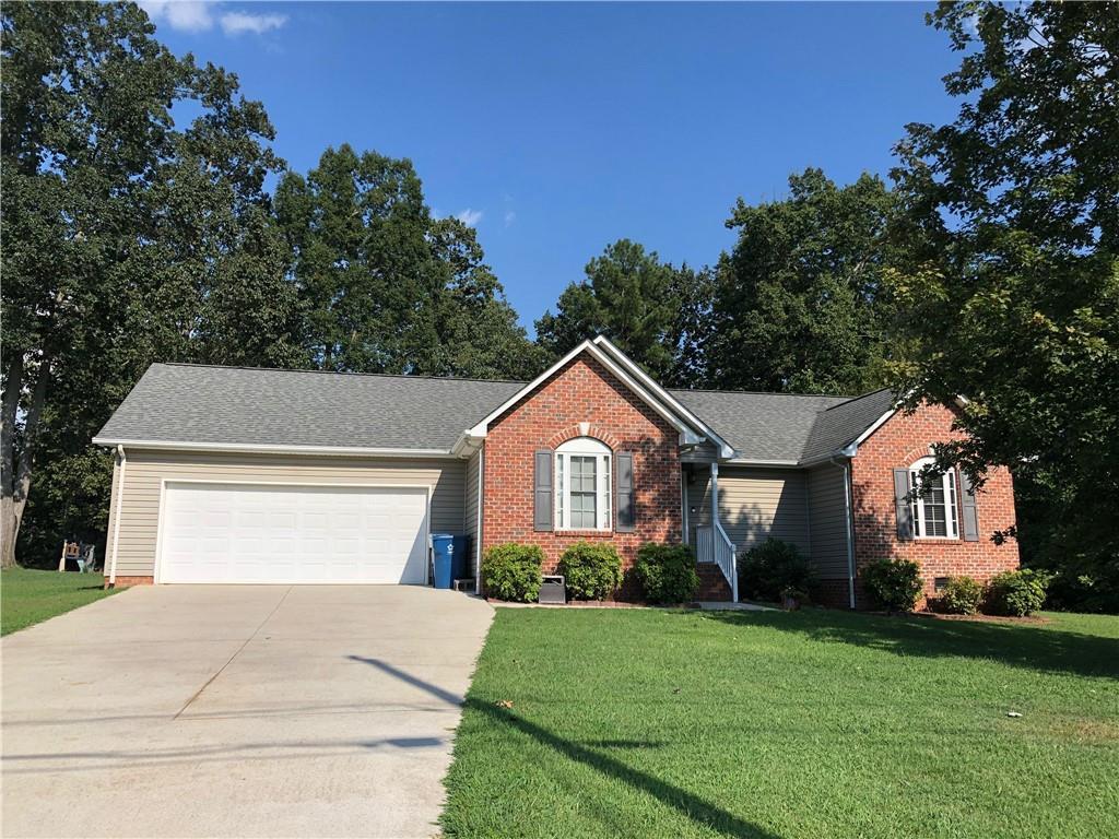 1160 Knollwood Dr., Claremont, NC 28610