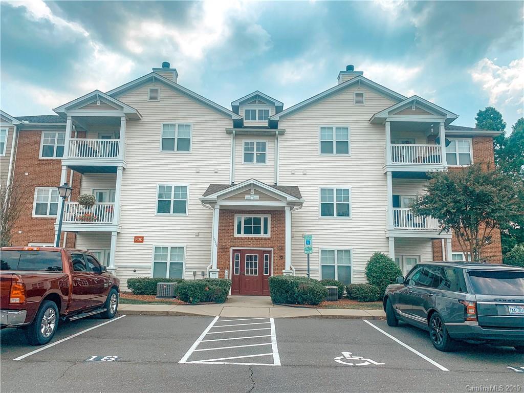 10532 Hill Point Ct., Charlotte, NC 28262