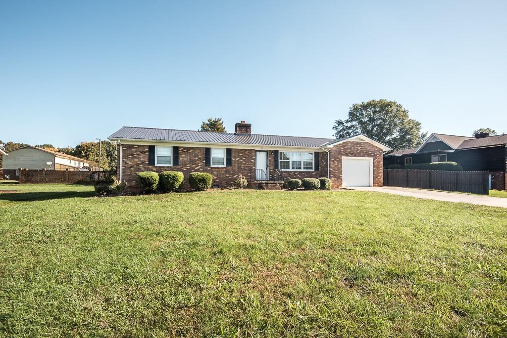 1317 Cloninger Mill Rd., Hickory, NC 28601