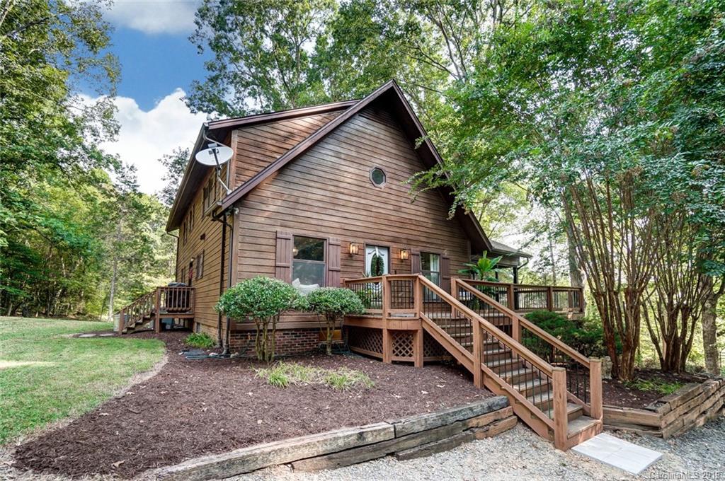 266 Red Dog Dr., Mooresville, NC 28115