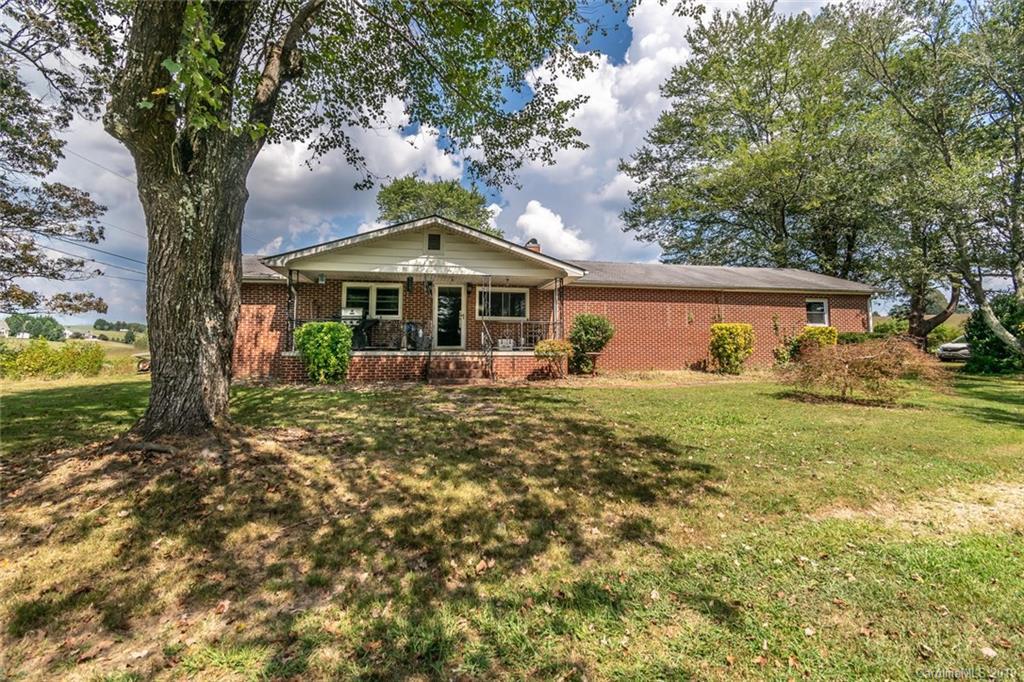 138 Air Mail Dr., Hendersonville, NC 28792