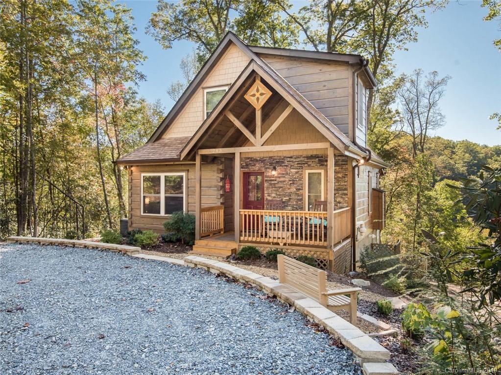243 Old Place Bluff Dr., Hendersonville, NC 28792