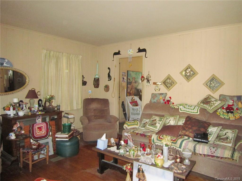 24 Dallas St., Asheville, NC 28806