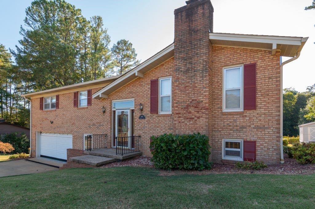 505 Wildlife Access Rd., Hickory, NC 28601