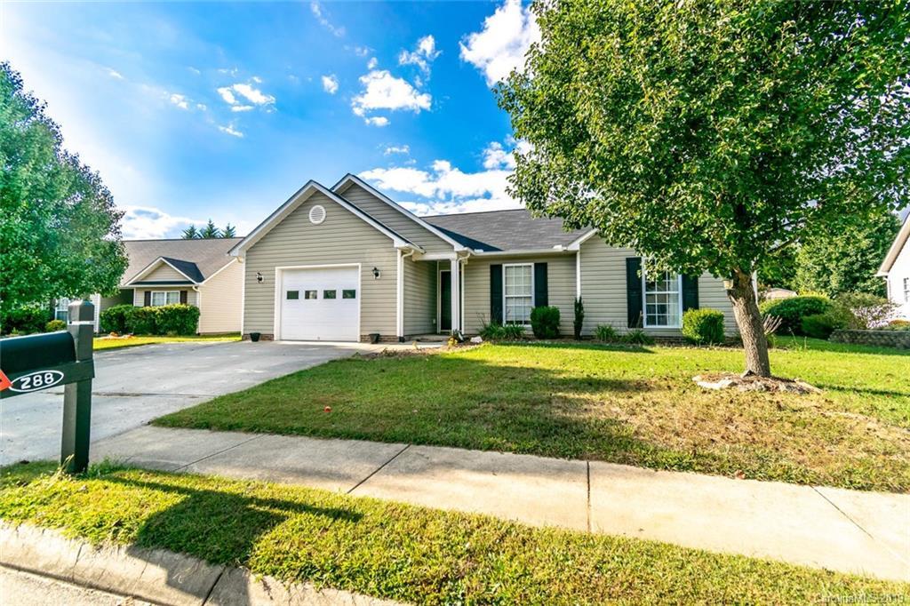 288 Meadow Pathway Dr., Hendersonville, NC 28732