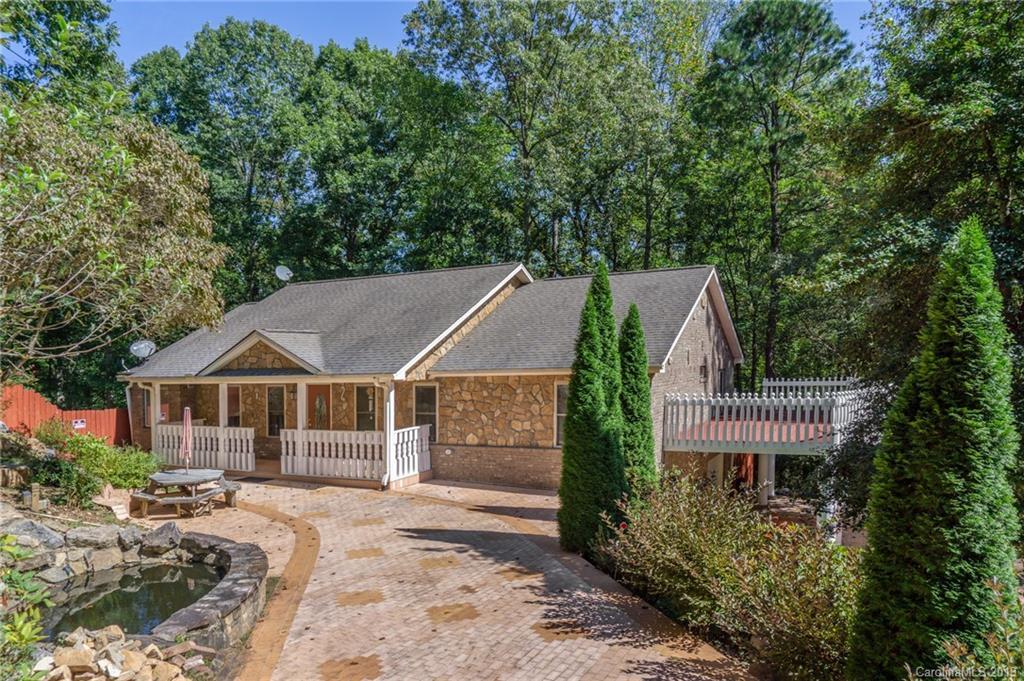 44 Canterbury Hill Ln., Hendersonville, NC 28792