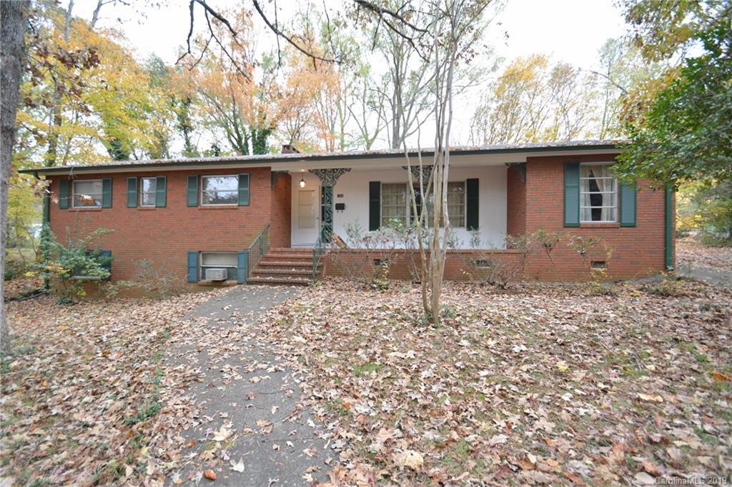 1302 Forest Park Dr., Statesville, NC 28677