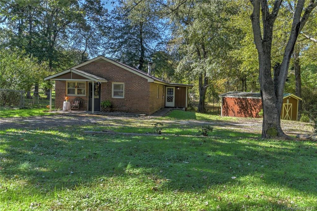120 Bradshaw Ave., Hendersonville, NC 28792