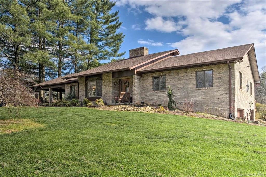 120 Westview Dr., Hendersonville, NC 28791