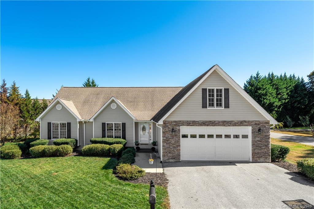 16 Grasshopper Dr., Etowah, NC 28729