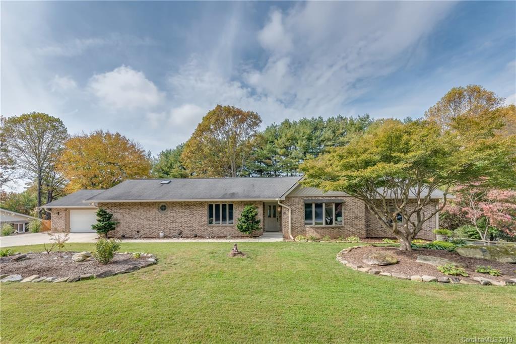 17 Chestnut Ln., Hendersonville, NC 28792