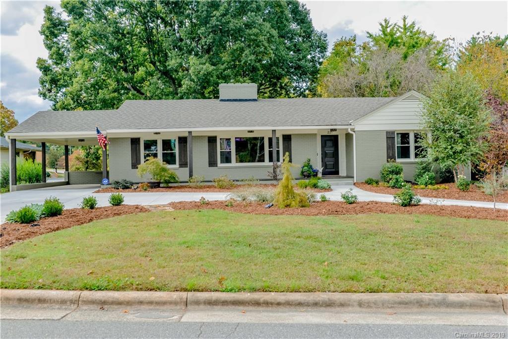 221 Brookdale Dr., Statesville, NC 28677