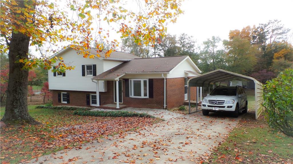 1005 Cape Hickory Rd., Hickory, NC 28601