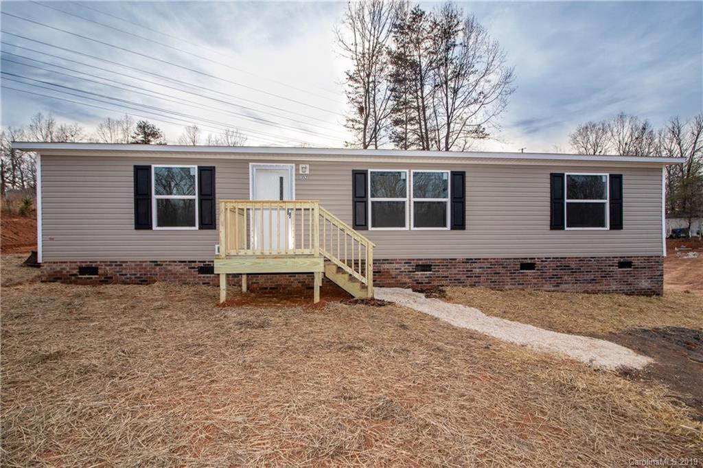 352 Forest Hollow Dr., Statesville, NC 28677
