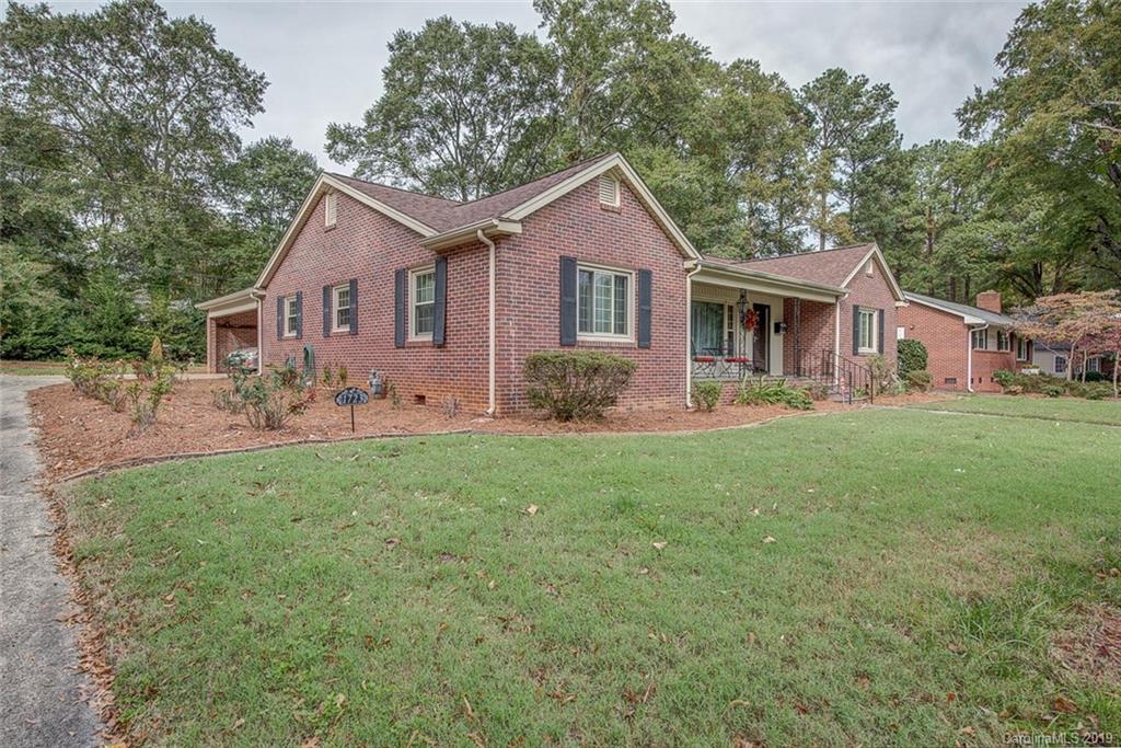 1723 Fairfield Dr., Gastonia, NC 28054