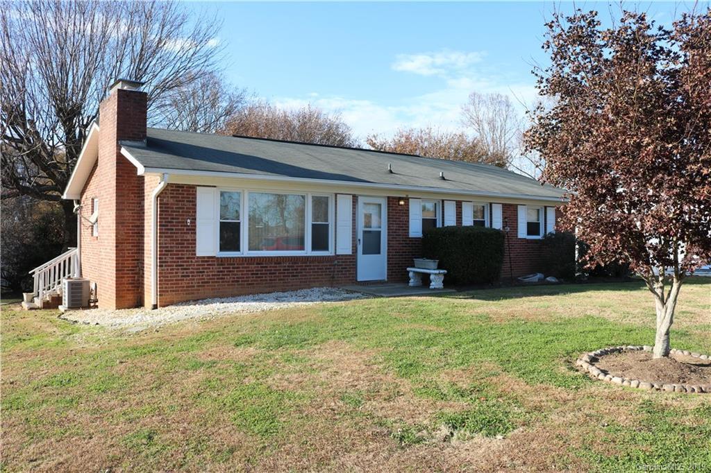 613 S Buena Vista Dr., Hendersonville, NC 28792