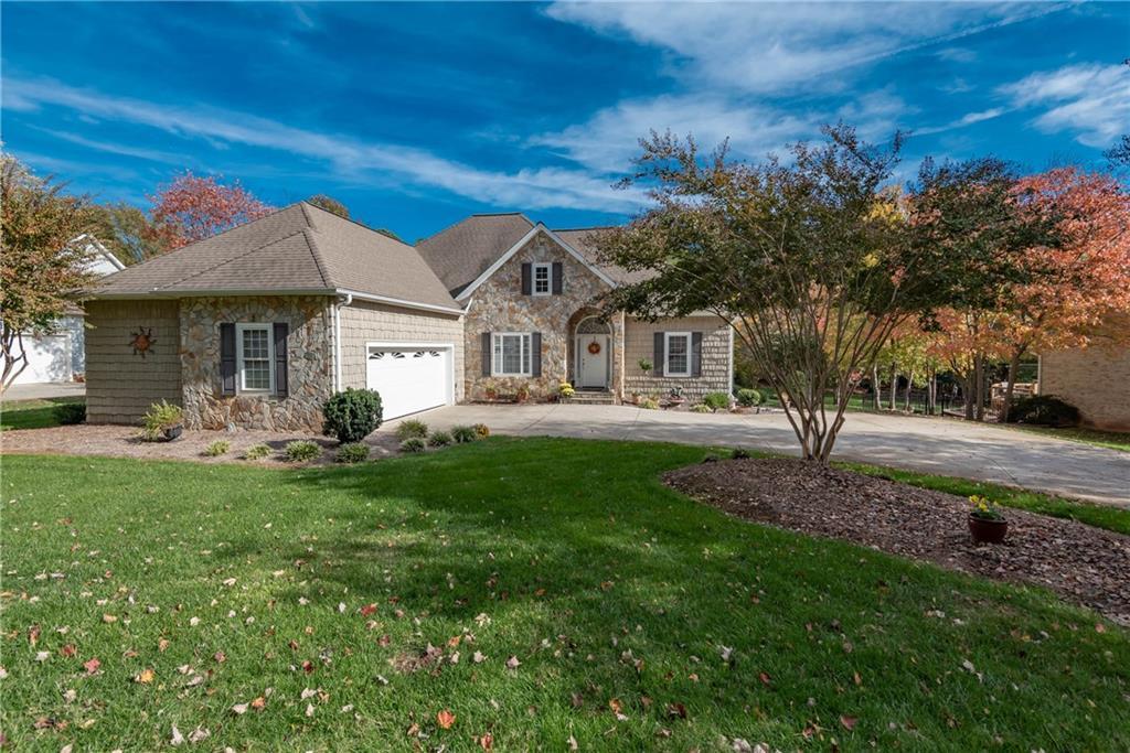 2558 Camelia Pointe Dr., Sherrills Ford, NC 28673