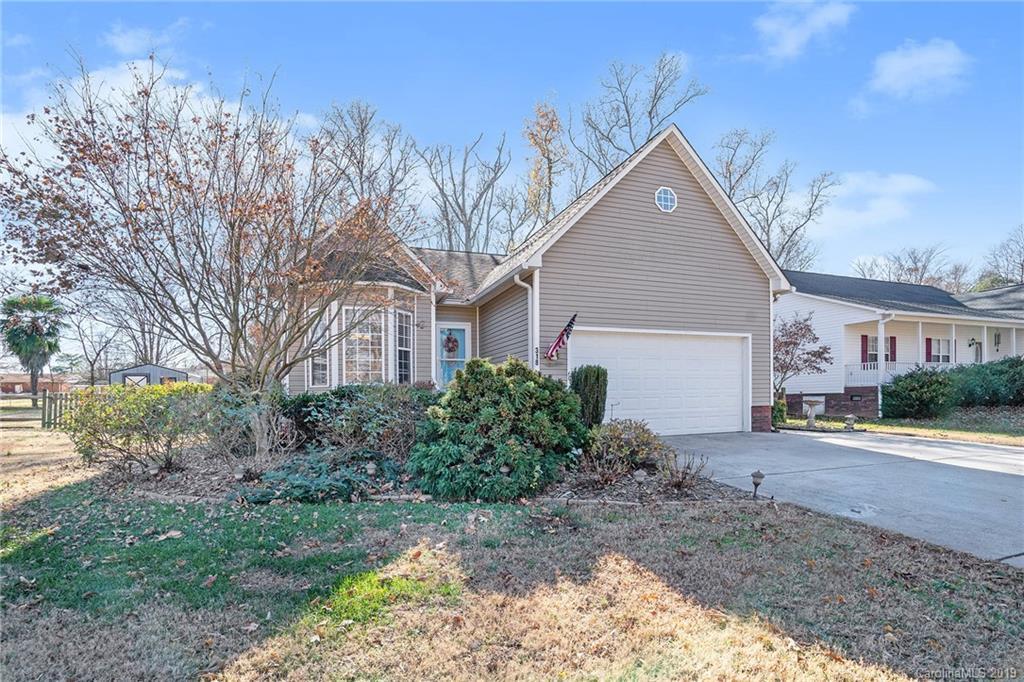 318 Plaza Dr., Harrisburg, NC 28075