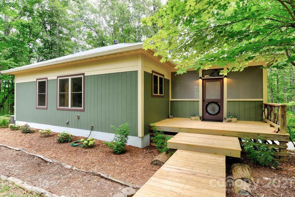 54 Cumbres Dr., Candler, NC 28715