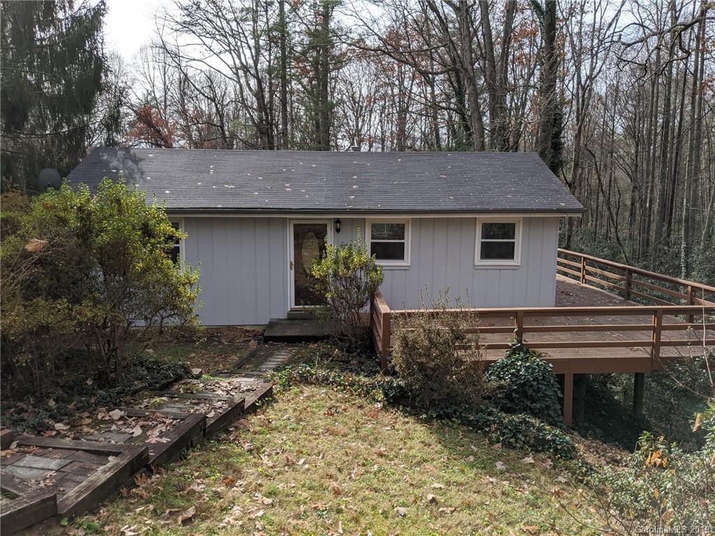 295 Blooming Laurel Dr., Hendersonville, NC 28792