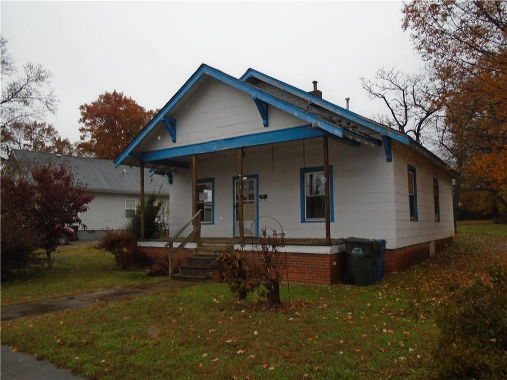 1619 B Ave., Hickory, NC 28602