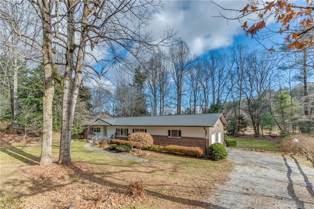 313 Mockingbird Dr., Hendersonville, NC 28792