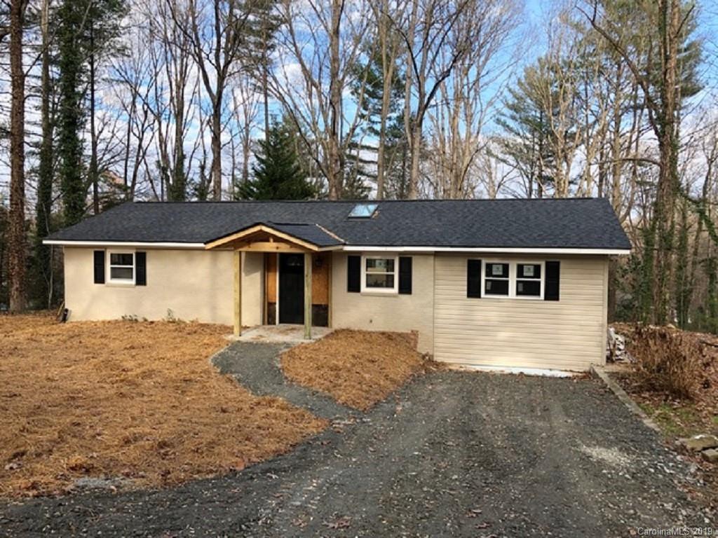 19 Amber Jean Dr., Hendersonville, NC 28792