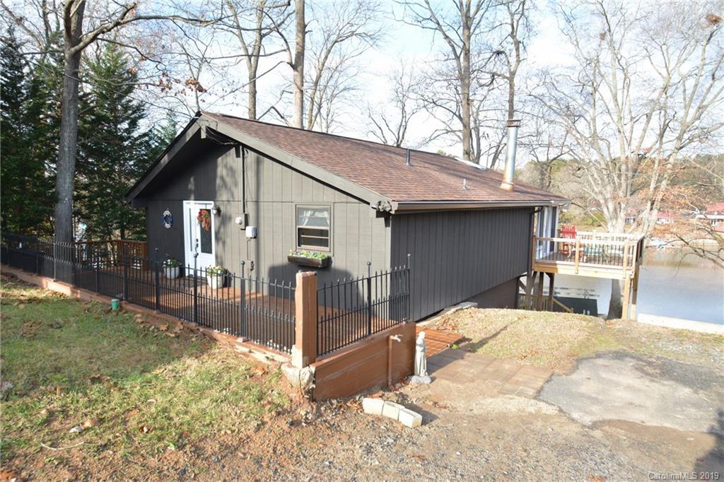 6884 Shade Tree Ln., Sherrills Ford, NC 28673