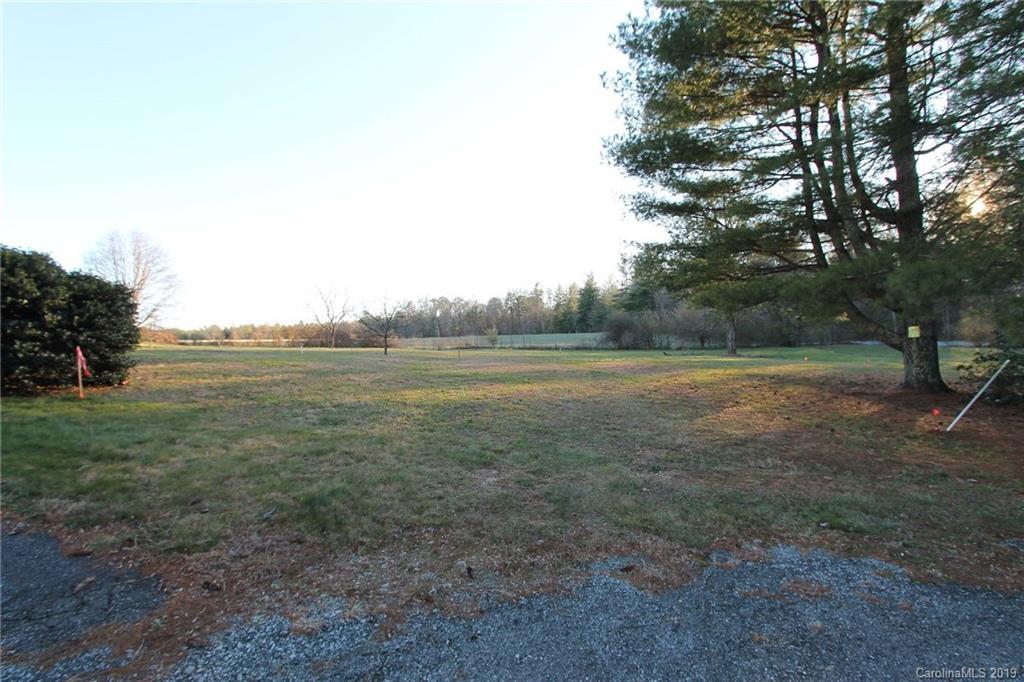 9999 Bolton Ct., Hendersonville, NC 28792