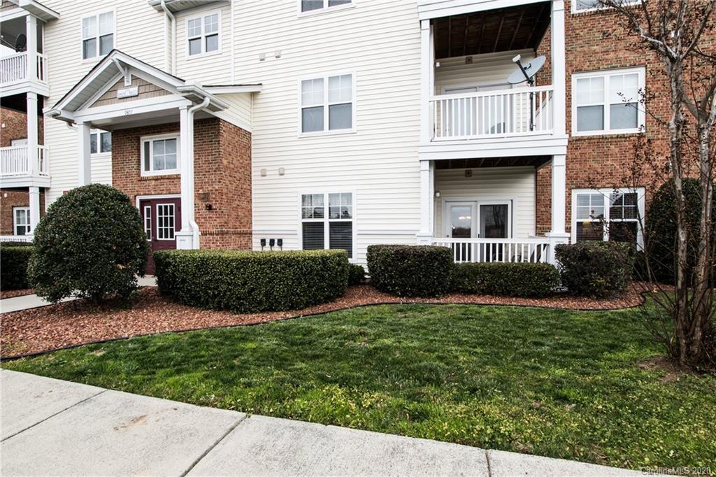 9813 Hyde Glen Ct., Charlotte, NC 28262