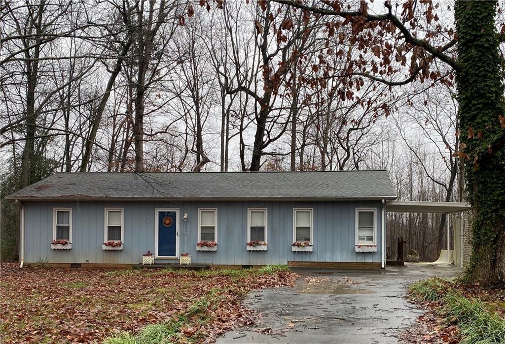 5407 Glenview Dr., Hickory, NC 28602