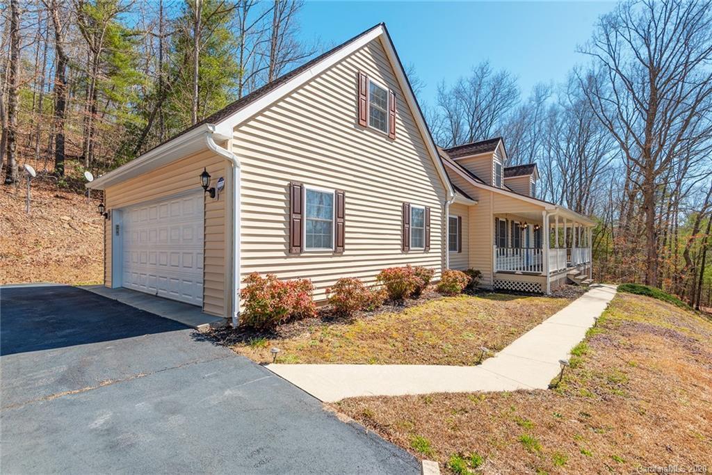 637 Mountain Rd., Hendersonville, NC 28791