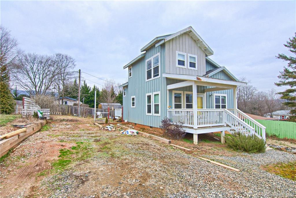 2 Iona Cir., Asheville, NC 28806