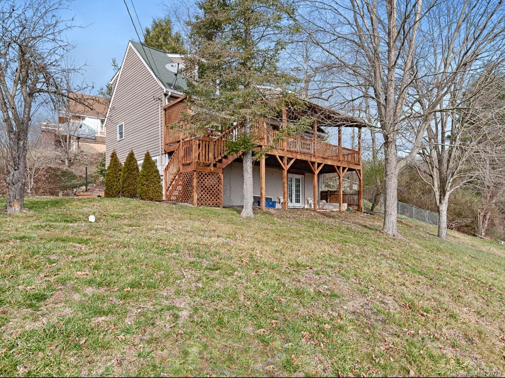 201 Acorn Ln., Clyde, NC 28721