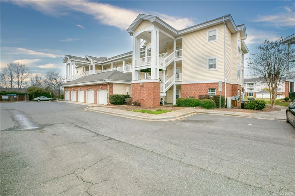 8929 Meadow Vista Rd., Charlotte, NC 28213