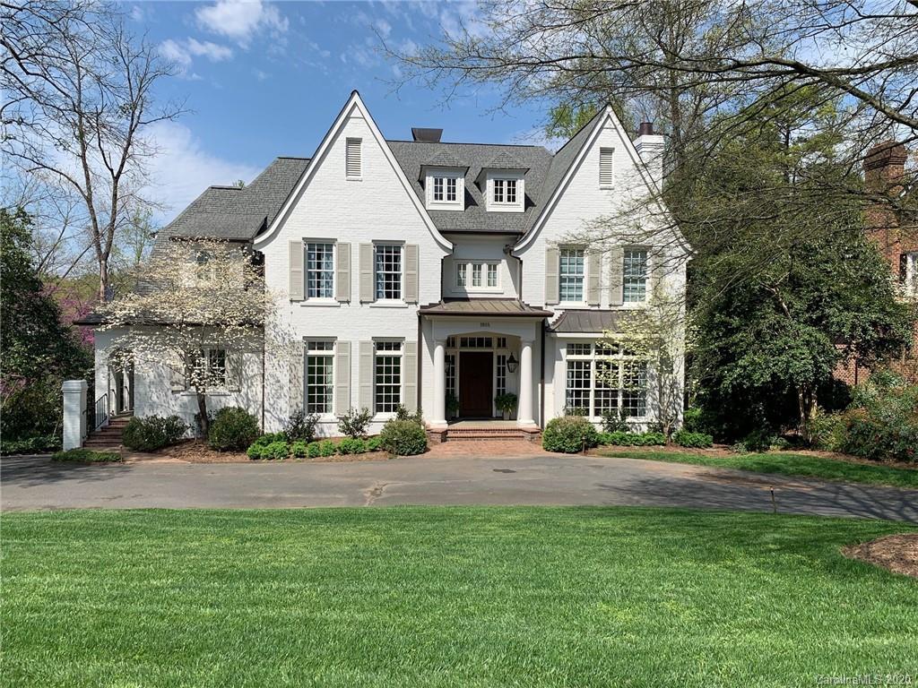 1918 Pinewood Cir., Charlotte, NC 28211