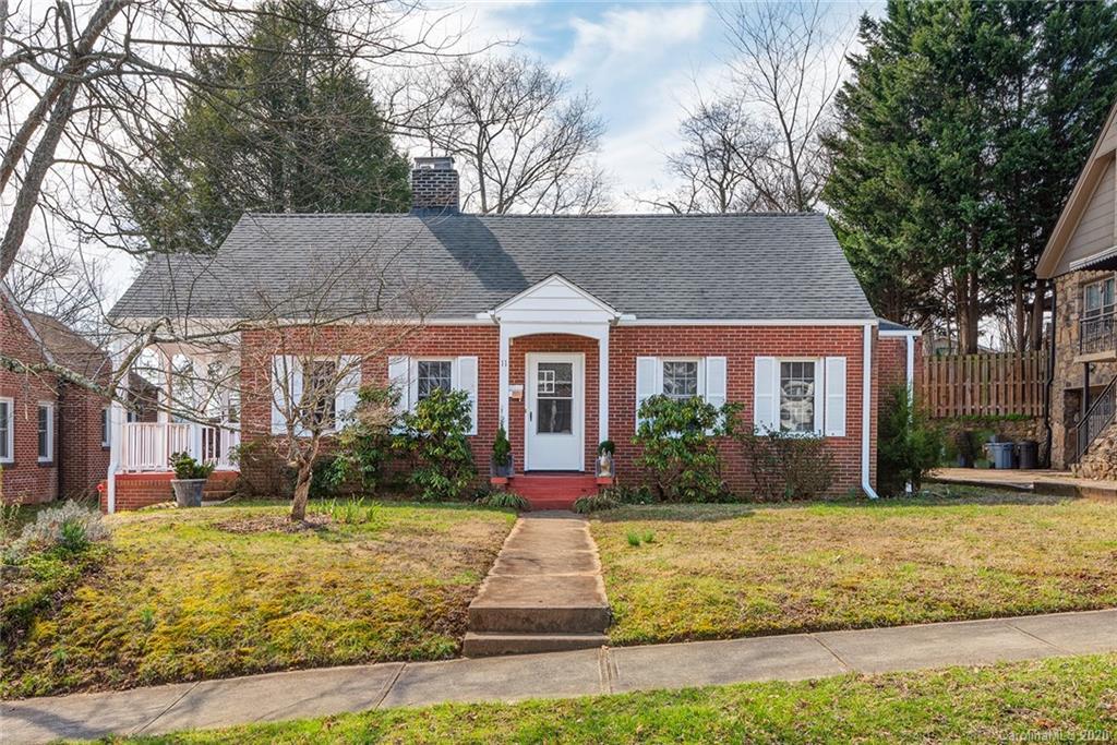 11 Colonial Pl., Asheville, NC 28804