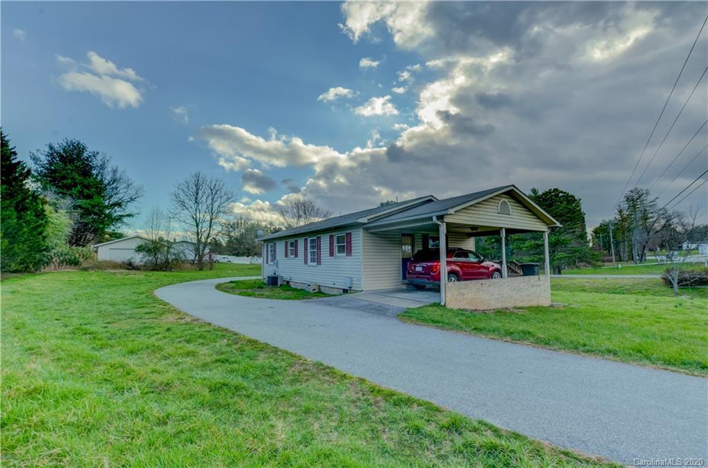 1 Bolton Ct., Hendersonville, NC 28792